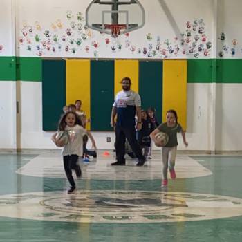 coach-hathaway2 Coach Chris Hathaway at San Antonio Elementary School